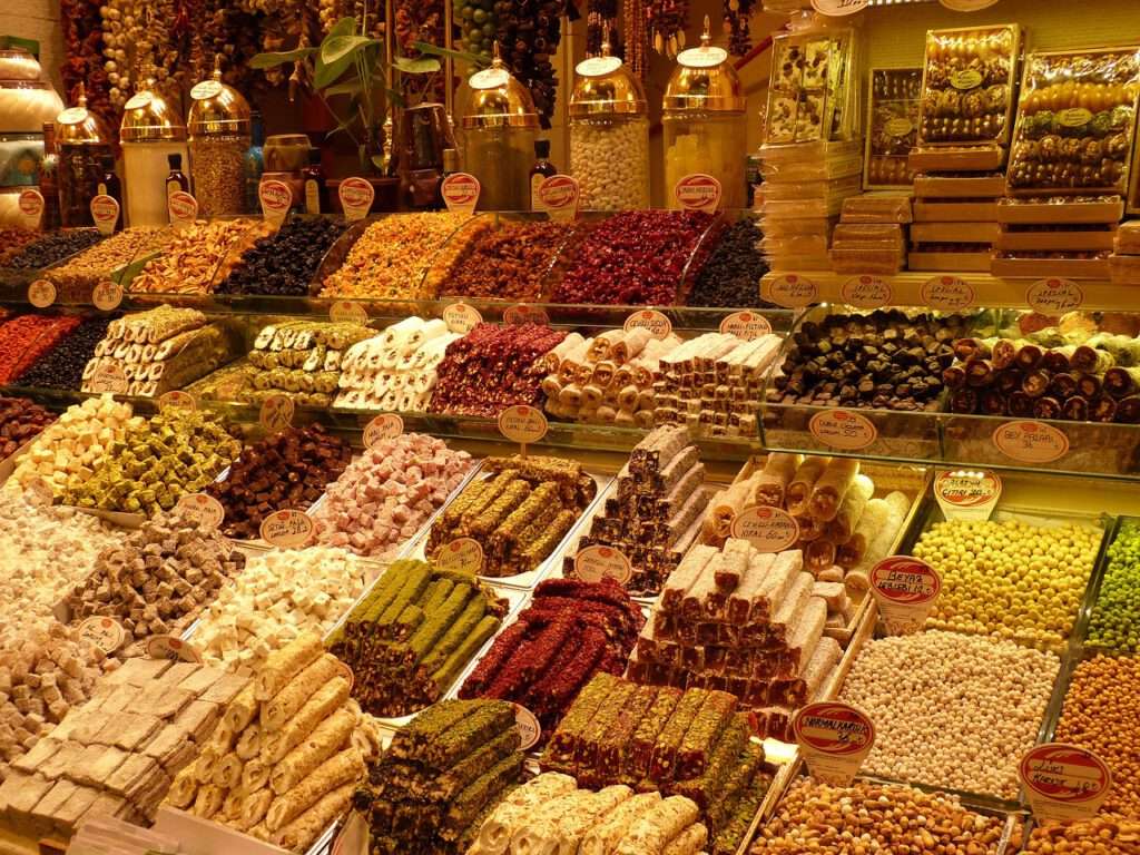 Shop till you drop in de Grand Bazaar, een van de grootste overdekte markten ter wereld.