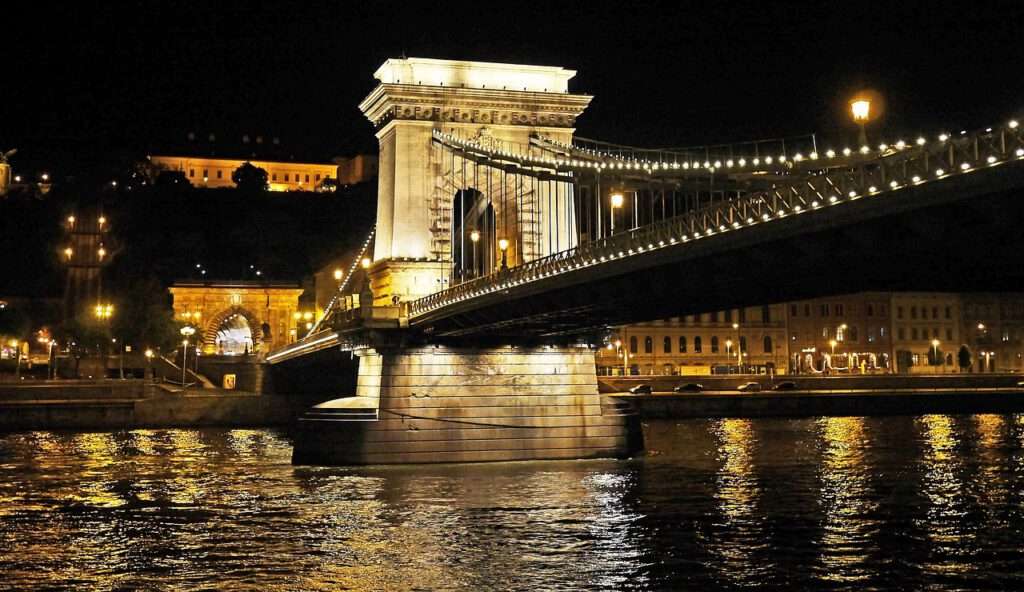 budapest at night, chain bridge, burgberg, boedapest