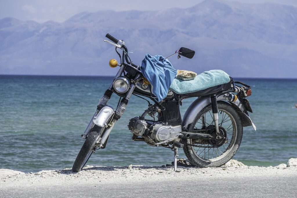 Verken het eiland met een scooter of brommer
