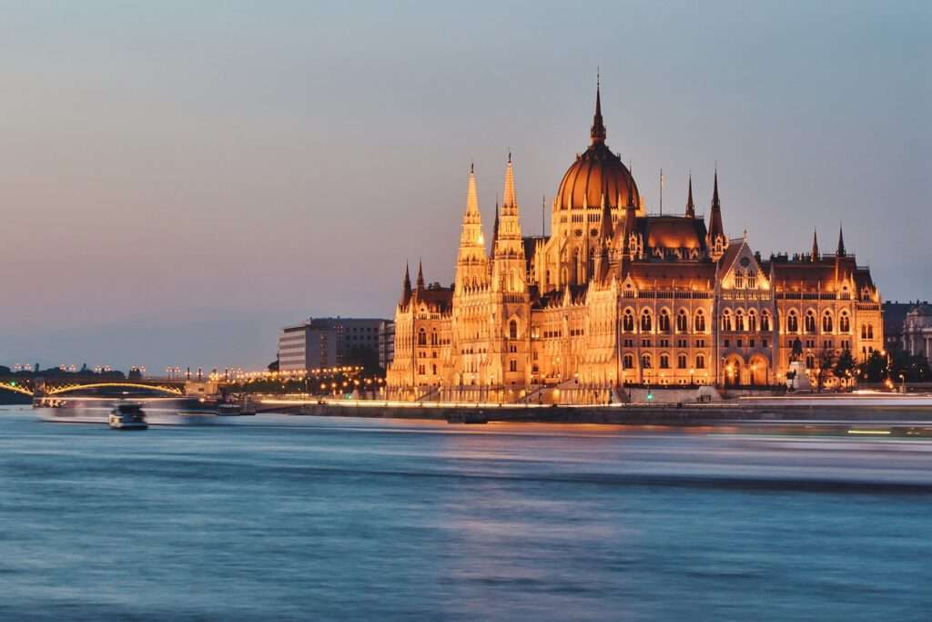 Bezoek het historische Buda-kasteel, met prachtige uitzichten op de stad en de Donau.