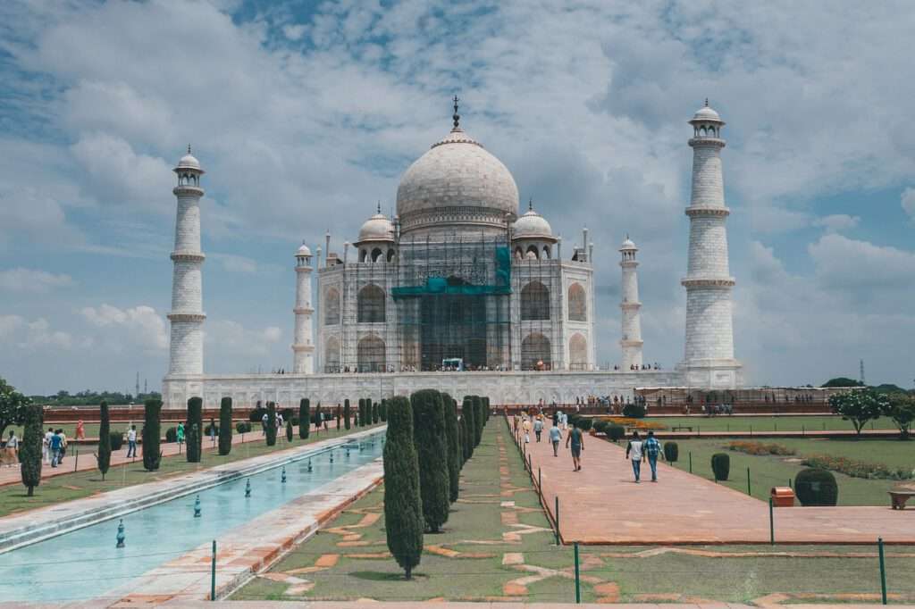 Bezoeken van historische en culturele bezienswaardigheden, zoals tempels, paleizen en forten. Taj Mahal