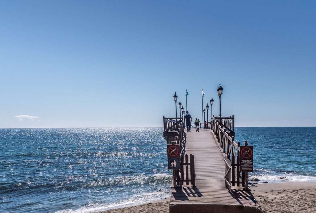 Costa del Sol vakantie, Neem een duik in de Middellandse Zee op een van de vele prachtige zandstranden.