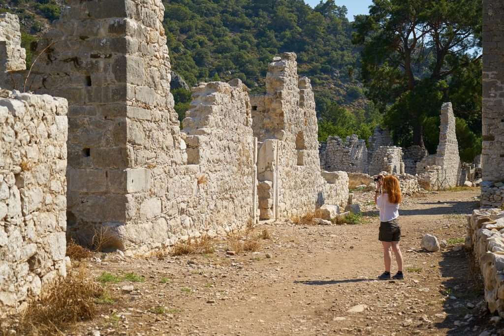 Bezoek de oude stadsmuren van Antalya, die dateren uit de 2e eeuw v.Chr. en een prachtig uitzicht bieden over de stad en de Middellandse Zee. vakantie Antalya, Hotels in Antalya, Restaurants in Antalya