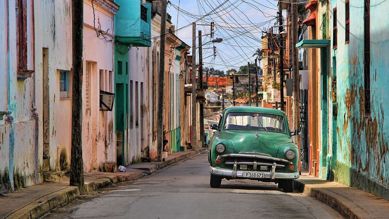 Holquín, Cuba​, cuba, antique car, relax vakanties in amerika